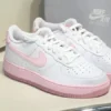 Giày Sneaker Nike Air Force 1 Trắng Hồng: Nét Dịu Dàng Trên Biểu Tượng Cổ Điển